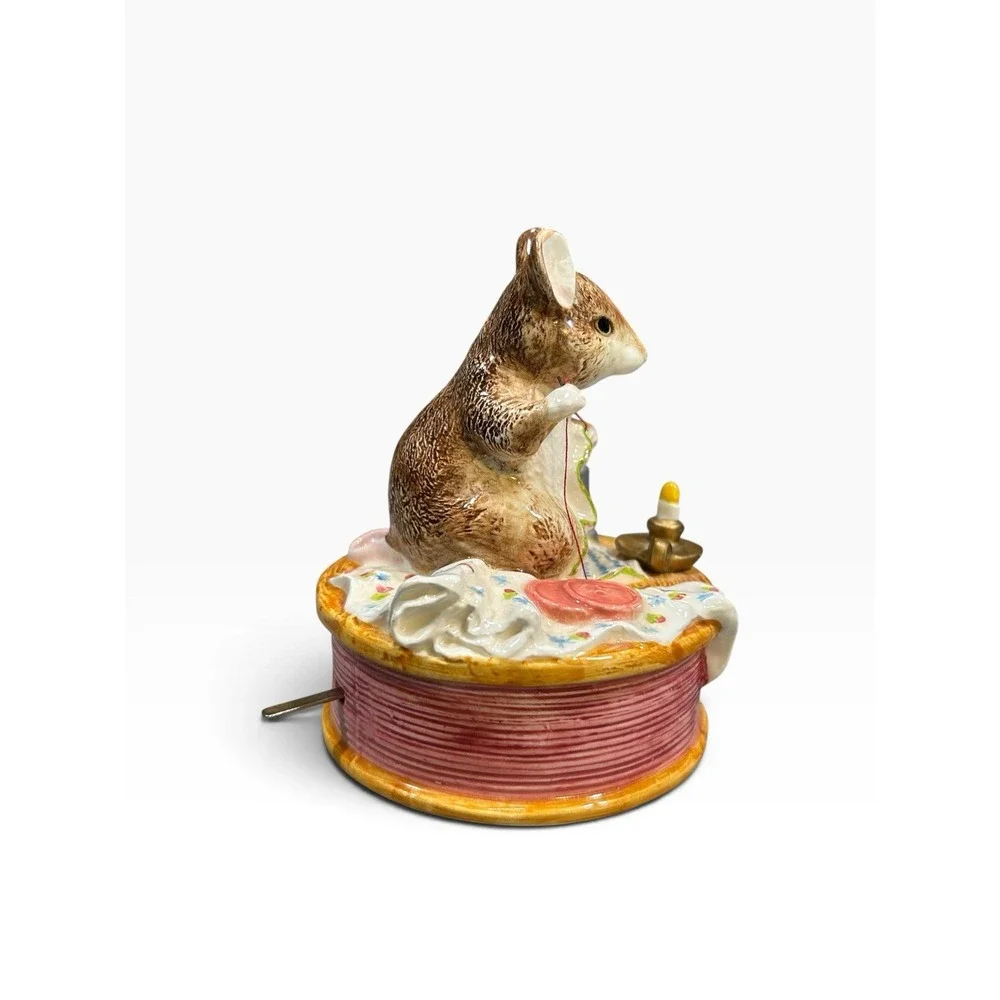 Enesco Beatrix Potter No More Twist Music Box Mouse Brahms Lullaby 1996 Works